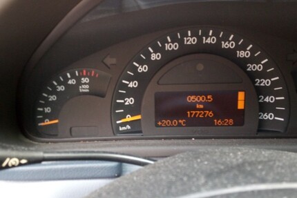 Mercedes-Benz 200 177.000 km 1.800 € Lenningen 73252