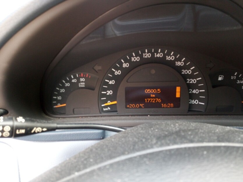 Mercedes-Benz 200 177.000 km 1.800 € Lenningen 73252