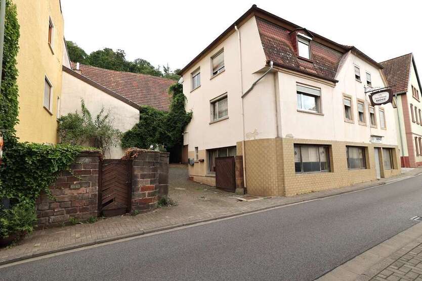 Haus zum Kaufen in Landstuhl 250.000 € 360 m²