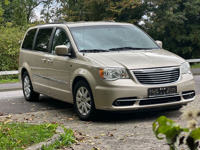 Chrysler Grand Voyager 60.000 km 12.900 € Wiesbaden 65201