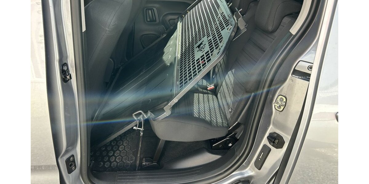 Opel Combo 1.2i Edition 1.HAND Tempomat DAB PDC 54.200 km 15.500 &euro; Altdorf 84032