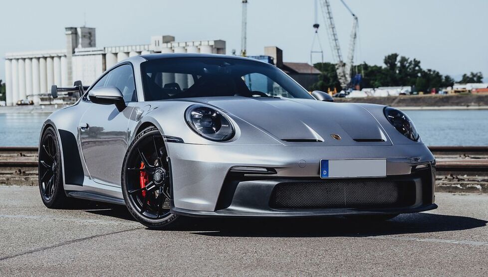 Porsche 992 15.855 km 189.900 € Ebringen 79285