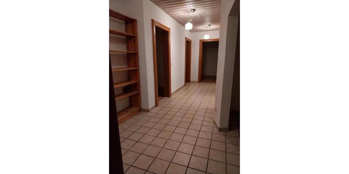 Dachgeschoßwohnung Geiselhöring - 4 Zimmer, 89 m&sup2;, 800&euro; | Angebot:25310536