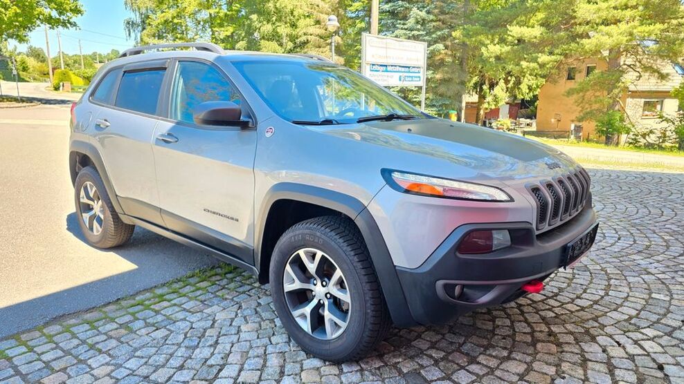 Jeep Cherokee 121.000 km 16.490 € Schwarzbach 09481