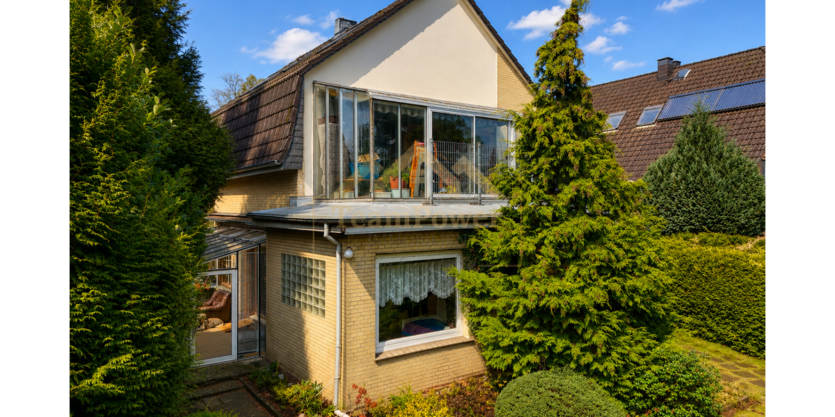 Rarität in Bestlage: Historischer Charme mit 2 Wohneinheiten, Wintergarten und sonnigem Grundstück - Zweifamilienhaus Hamburg Wandsbek | Angebot:25365900