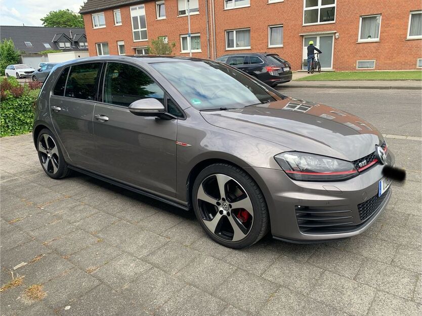 VW Golf 127.000 km 15.300 € Grefrath 47929