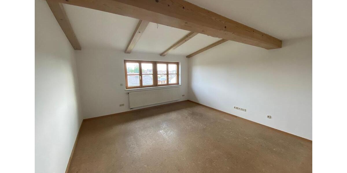 Dachgeschoßwohnung Salzweg - 3.5 Zimmer, 104 m&sup2;, 900&euro; | Angebot:26408502