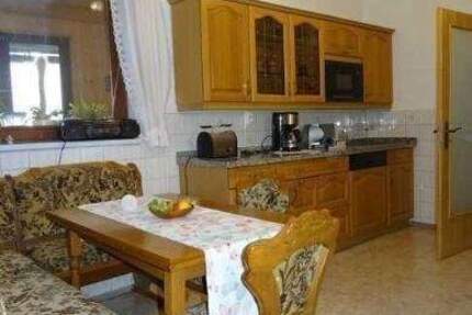 Gemütliche, helle 4-Zimmer-Wohnung mit Einbauküche in zentraler Lage von Auma zu vermieten 4 zimmer