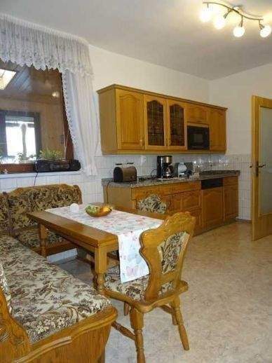 Gemütliche, helle 4-Zimmer-Wohnung mit Einbauküche in zentraler Lage von Auma zu vermieten 4 zimmer