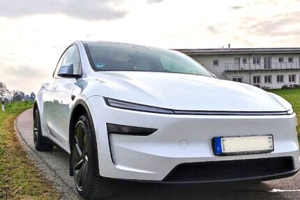 Tesla Model Y 11.439 km 50.990 € Ortenburg 94496