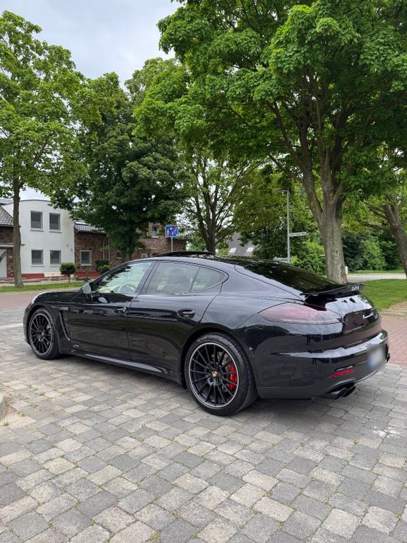 Porsche Panamera 186.900 km 36.900 € Moers 47441
