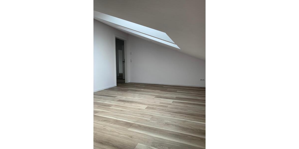Dachgeschoßwohnung Aurach - 4 Zimmer, 90 m&sup2;, 975&euro; | Angebot:26413777