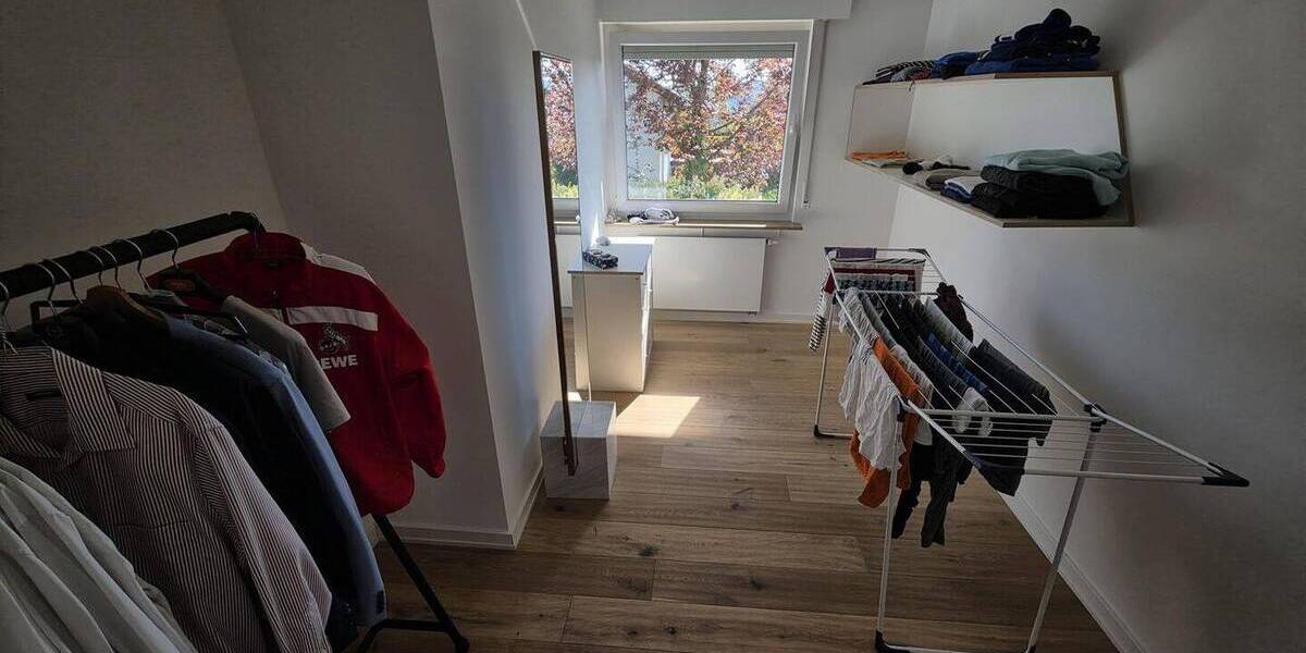 Bungalow Pforzheim Nordstadt - 6 Zimmer, 171 m&sup2;, 2.200&euro; | Angebot:26277512