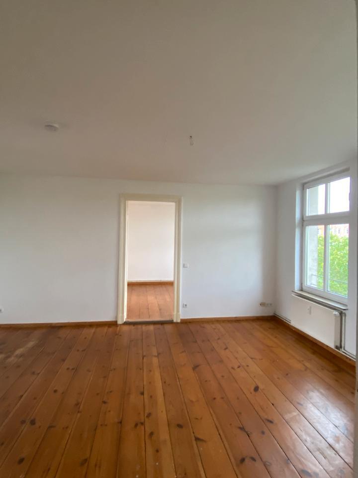 Große AltbauWohnung mit Wintergarten im Herzen von Oranienburg.