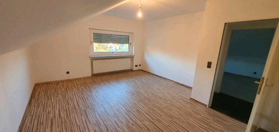 Dachgeschoßwohnung Eichenzell - 4 Zimmer, 100 m&sup2;, 1.000&euro; | Angebot:25138918