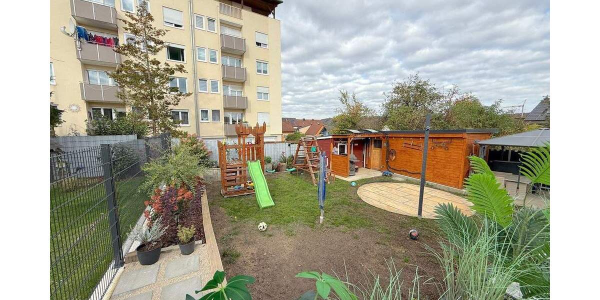 Doppelhaus mit zwei Terrassen, Wintergarten und gepflegtem kleinem 6 zimmer