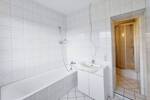 Frischrenoviert mit Tageslichtbad *Badewanne + Dusche*