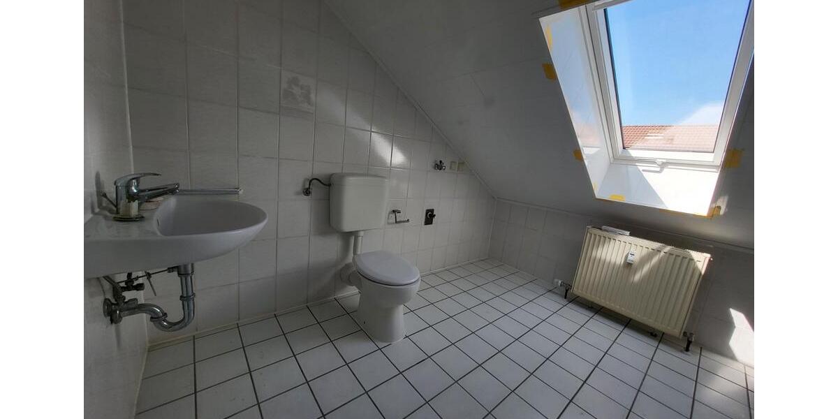 Dachgeschoßwohnung Waghäusel - 3 Zimmer, 76 m&sup2;, 900&euro; | Angebot:26312711
