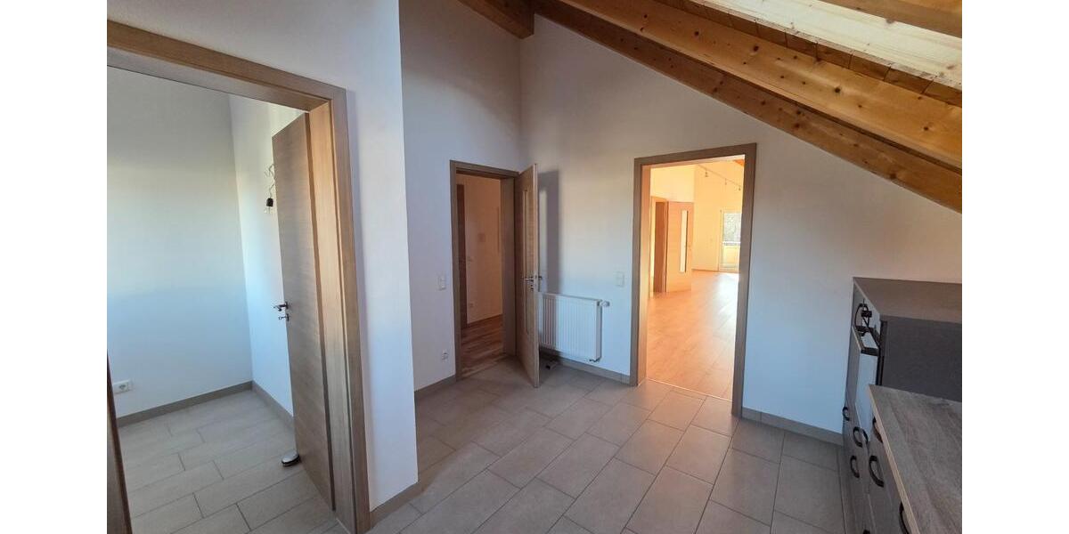 3 Zimmer - Dachgeschoss-Wohnung in Mettenheim-Hart 3 zimmer