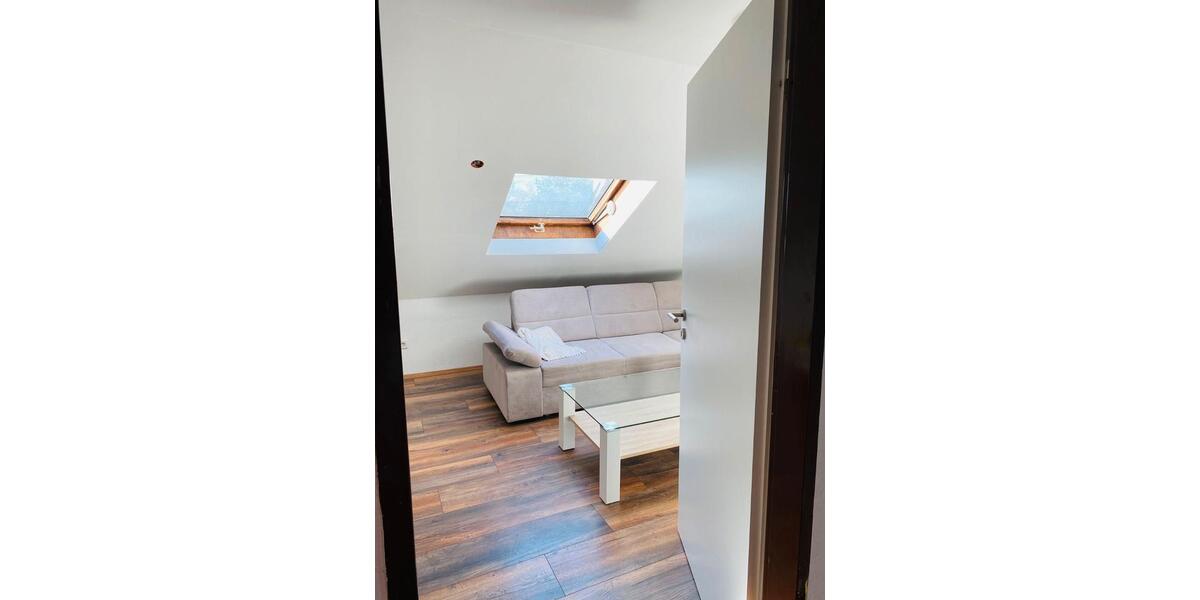 Dachgeschoßwohnung Würzburg Lengfeld - 1 Zimmer, 35 m&sup2;, 600&euro; | Angebot:26351910