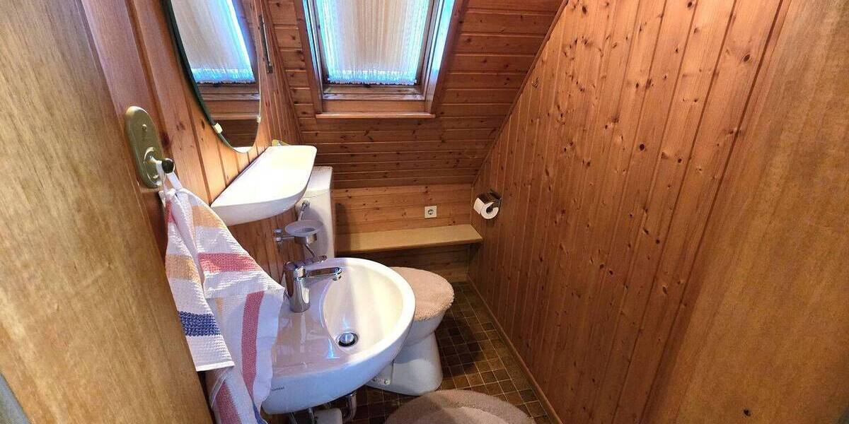 Einfamilienhaus Eschwege Niederhone - 7 Zimmer, 140 m&sup2;, 870&euro; | Angebot:25985105