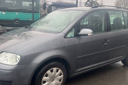 VW Touran 271.000 km 1.700 &euro; Rosdorf 37124