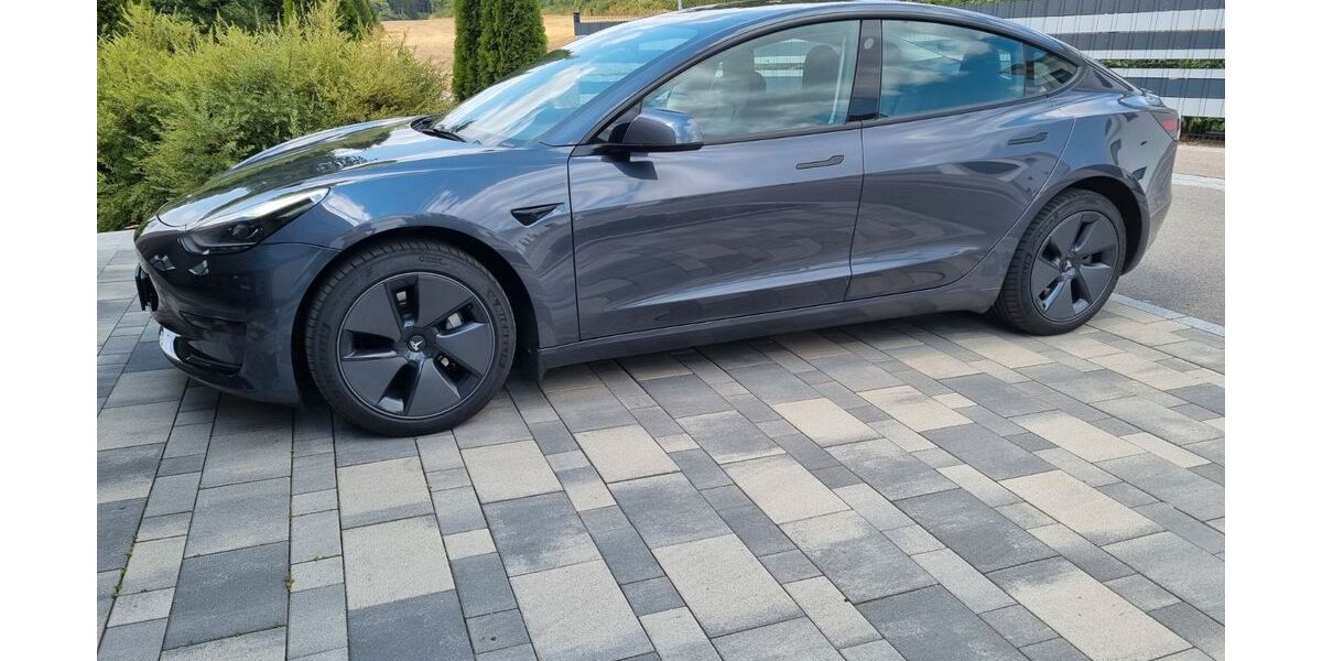 Tesla Model 3 77.500 km 29.490 &euro; Löffingen 79843
