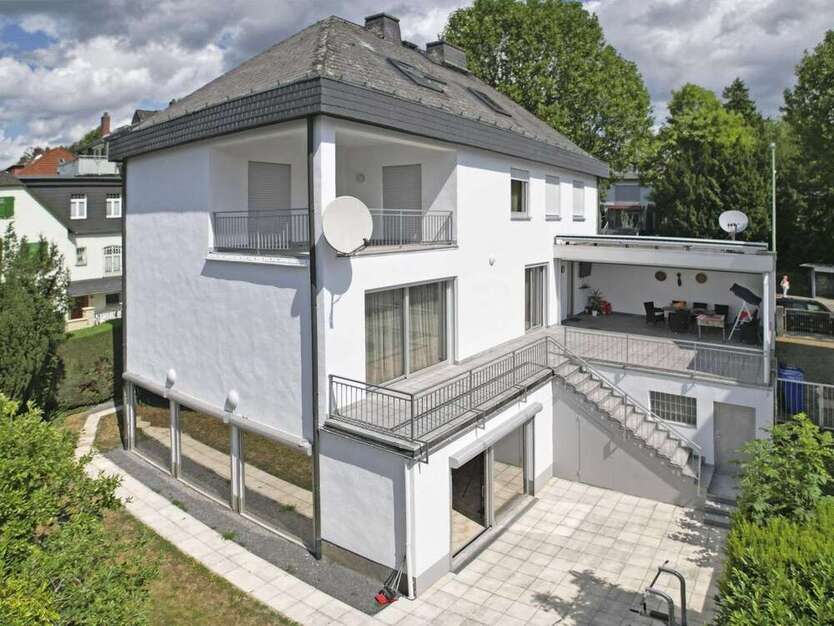 Haus zum Kaufen in Bad Homburg vor der Höhe 1.690.000 € 282 m²