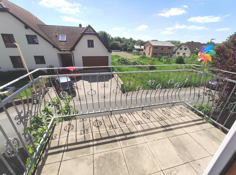 3 Zi. Wohnung im DG (1.OG) mit Balkon und Carport - Etagenwohnung Pommersfelden | Angebot:23903906