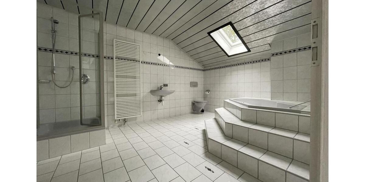 Etagenwohnung Oberderdingen - 3 Zimmer, 120 m&sup2;, 1.100&euro; | Angebot:24748878