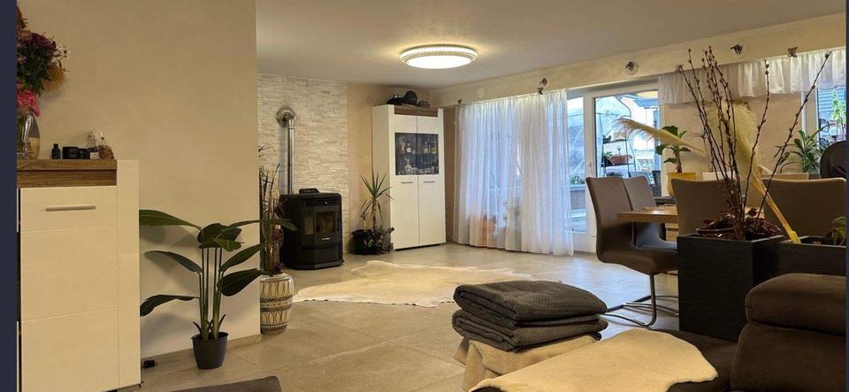 Etagenwohnung Kenzingen - 6 Zimmer, 190 m&sup2;, 2.200&euro; | Angebot:26406601