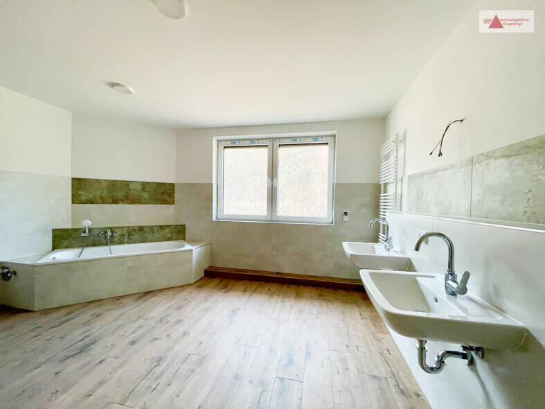 Doppelhaushälfte Dippoldiswalde / Schmiedeberg Dippoldiswalde - 4 Zimmer, 174 m&sup2;, 1.500&euro; | Angebot:26156714