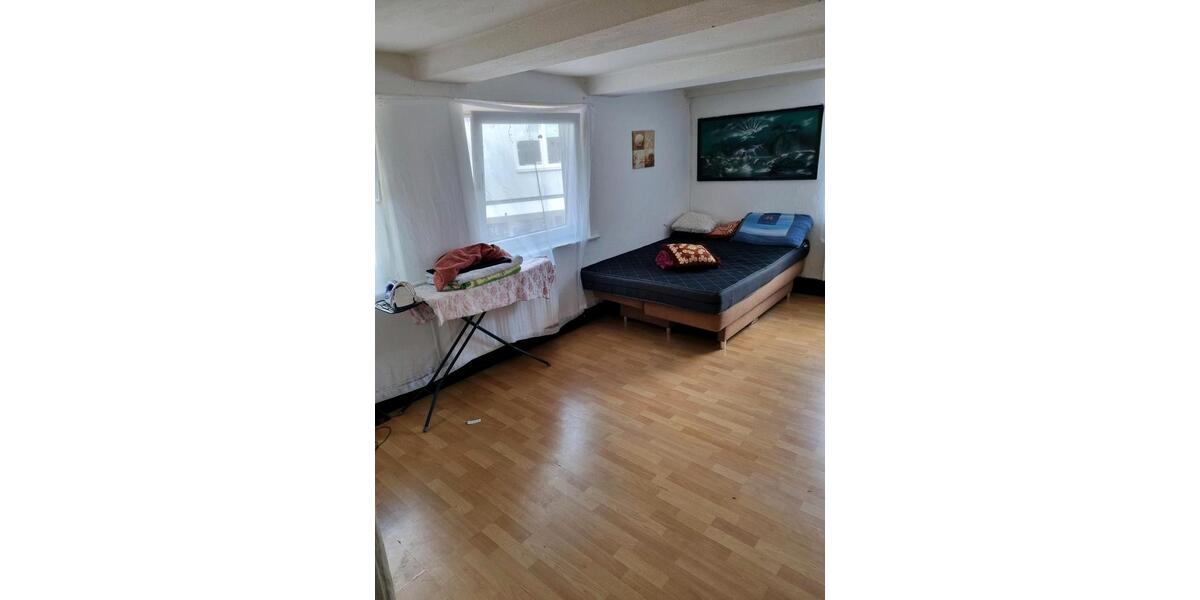 5 Raum Wohnung zu vermieten. Evtl kann man auch eine 3-4 Raum Whg 5 zimmer