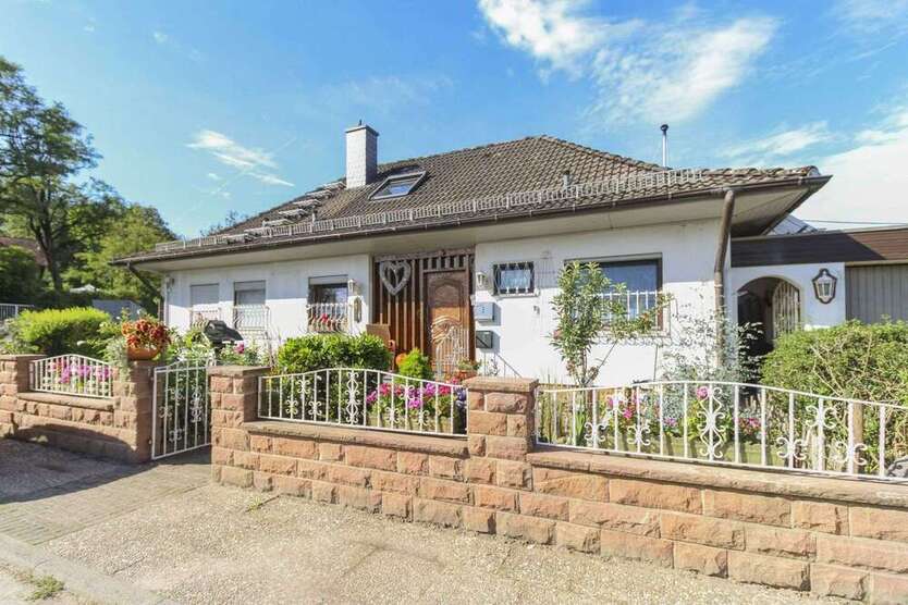 Haus zum Kaufen in Heiligkreuzsteinach 469.000 € 292.93 m²