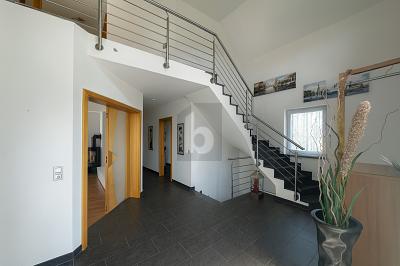 FAMILIENVILLA A+ 16,8 KWH RUHIG VIEL PLATZ