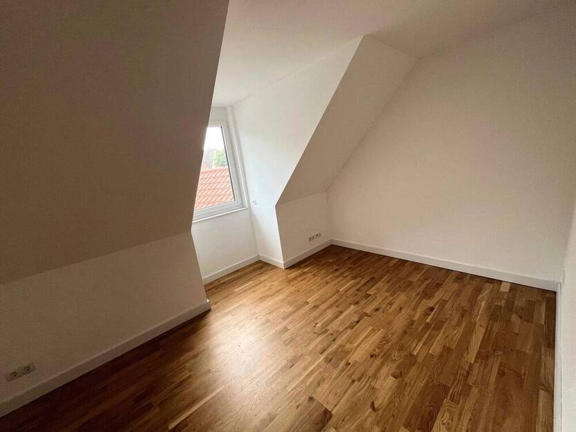 SCHICK und SUPER ZENRAL im ACHIMER BAUERNVIERTEL Hochwertige, schöne 3 Zimmer-Maisonette-Wohnung Baujahr 2022 mit großem Balkon und Garagenplatz