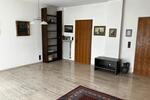 Zentral gelegenes Einfamilienhaus mit kleinem Garten zimmer