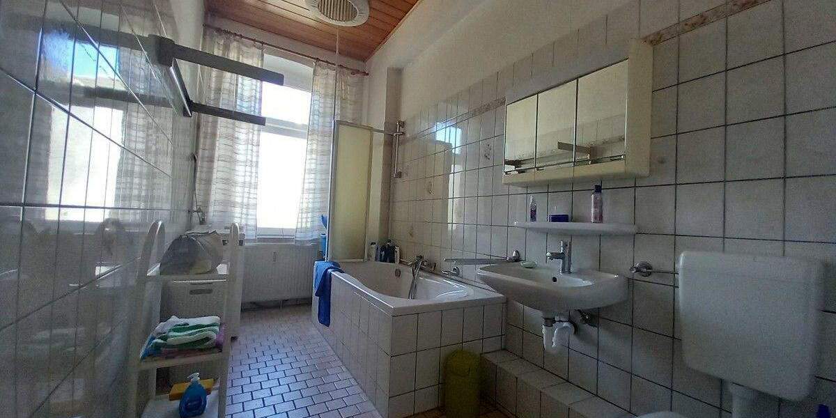 Mehrfamilienhaus, Wohnhaus Crimmitschau - 9 Zimmer, 185 m&sup2;, 69.000&euro; | Angebot:25385481