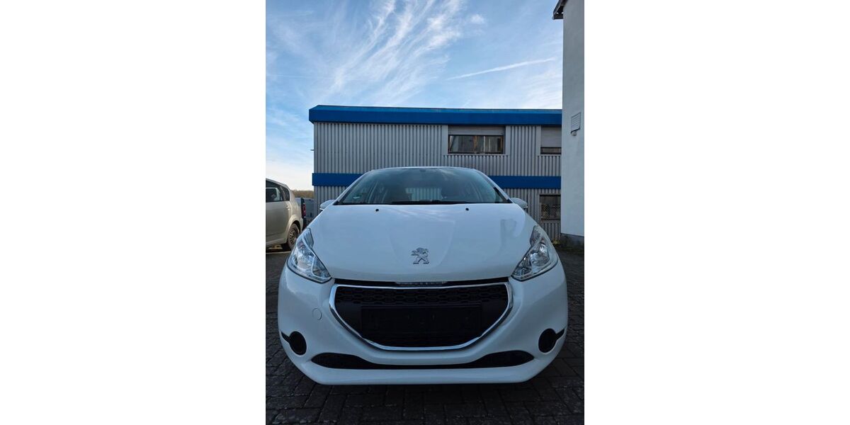 Peugeot 208 105.600 km 2.499 &euro; Fernwald 35463