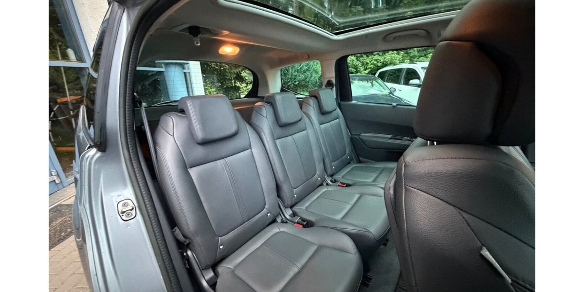 Peugeot 5008 SITZHEIZUNG LEDER AHK 117.000 km 6.499 &euro; Rudolstadt 07407