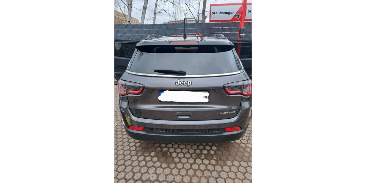Jeep Compass 51.000 km 22.999 &euro; Berlin 13055