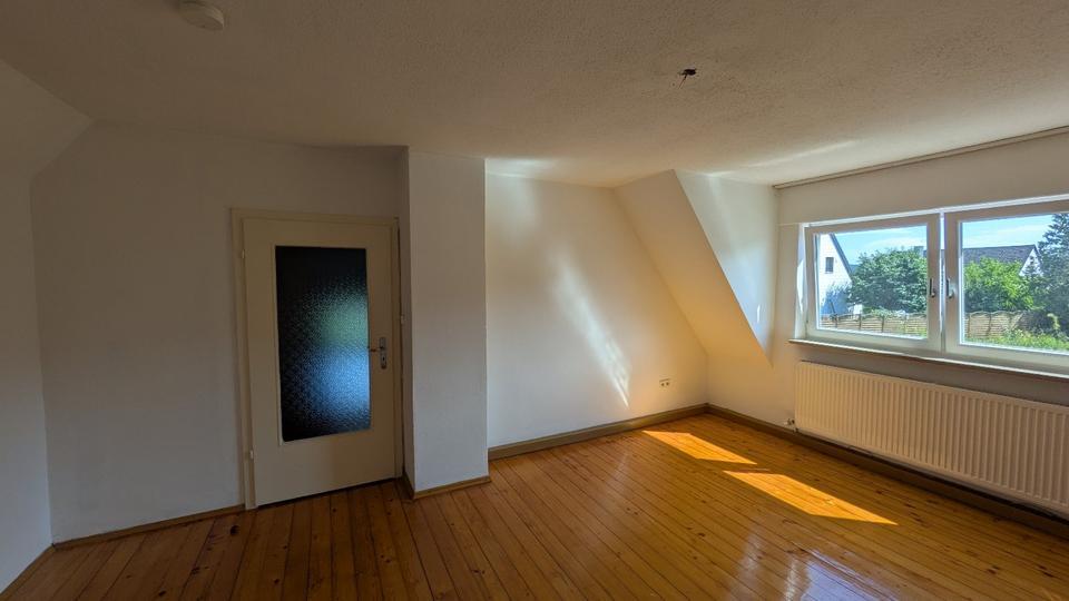 Älteres Einfamilienhaus mit Doppelgarage in Karlskron zur Miete