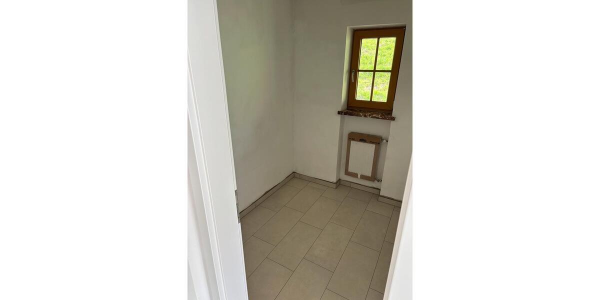 Etagenwohnung Bischofswiesen - 4 Zimmer, 100 m&sup2;, 1.500&euro; | Angebot:25171647