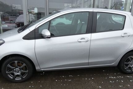 Toyota Yaris 102.000 km 9.490 &euro; Bergkamen 59192