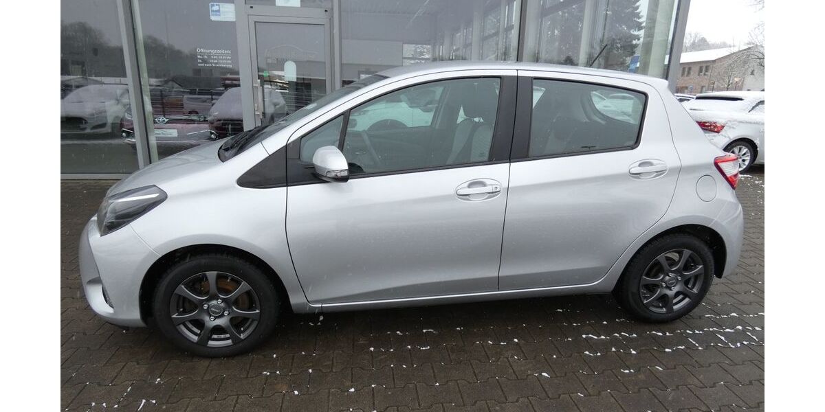 Toyota Yaris 102.000 km 9.490 &euro; Bergkamen 59192