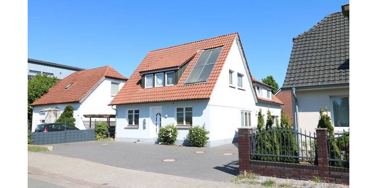 Modernisiertes, gepflegtes Mehrparteienhaus mit 4 Wohnungen und Pkw-Stellplätzen 9 zimmer