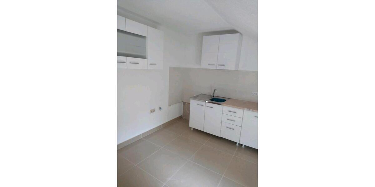 Ein legales Haus in Montenegro steht zum Verkauf. zimmer