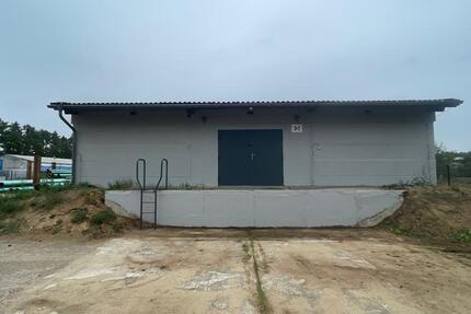 Lagerhalle u. Außenflächen (Halle 85qm, Fläche 2.000qm) zimmer