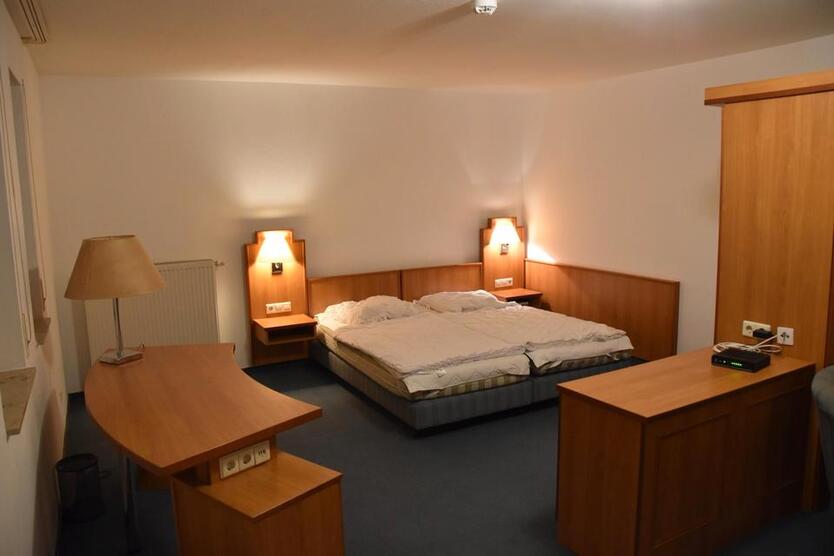 Große Einzimmerwohnung Nähe Uniklinik zimmer