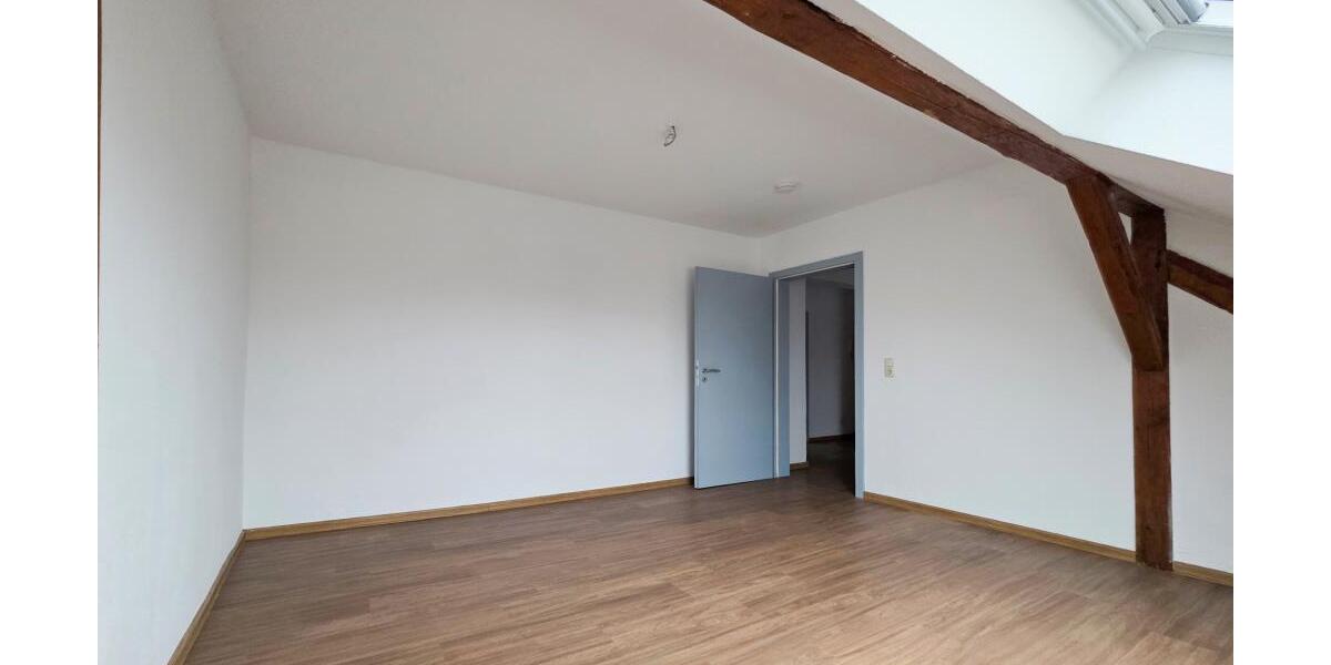 Schöne 3 Raum-Dachgeschoss Whg. mit Eckbadewanne - Dachgeschoßwohnung Gera Ostviertel | Angebot:26335591